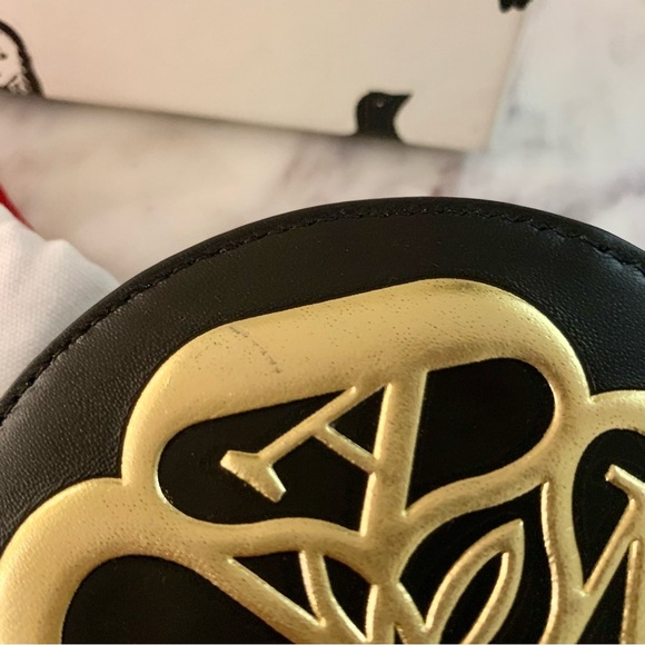 [🌟 PRICE FIRM] Alexander McQueen Leather Logo Round Circle Coin Pouch Wristlet - Picture 9 of 10